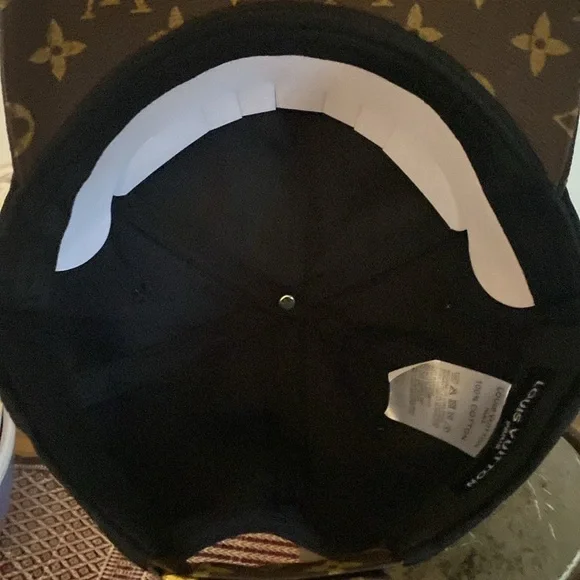 Designer logo cap NWT - Picture 4 of 5